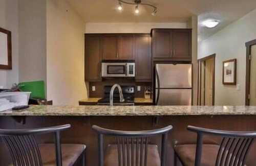 East Kootenay Condominio | 2 BDR Plus Loft - Sauna & Gym - Mountain Views