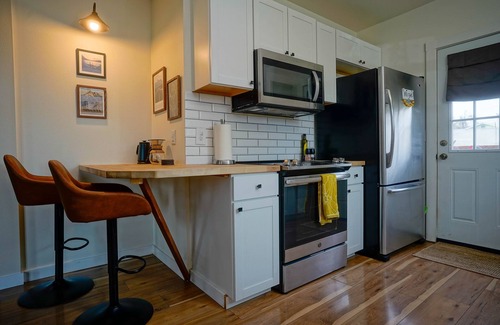 Redding Casa | 2-bdrm, 1.5 bath, dog-friendly, 5 min to downtown, tucked away, scenic views