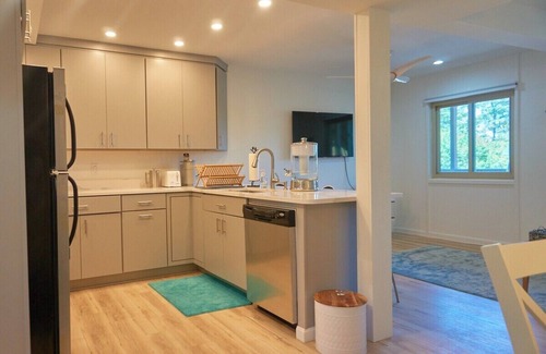 Caine Woods Condominio | 2 Bdrm/2 Bath, Sleeps 6, Pool, Balcony, Wi-Fi, TVs