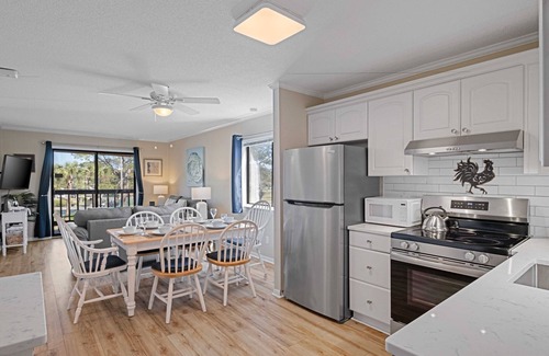 Folly Field Condominio | 2-Bdrm Condo Meets Family Needs - Beach Access - New Reno's - SNOWBIRDS - C13
