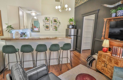Main - Military Plaza Apartamento | 2 Bdrm Sits on Riverwalk