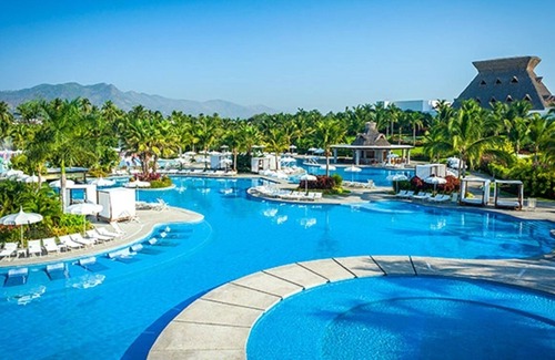 Granjas del Marques Apartamento | 2 Bdrm Suite w/ Kitchenette on the Beach in Acapulco