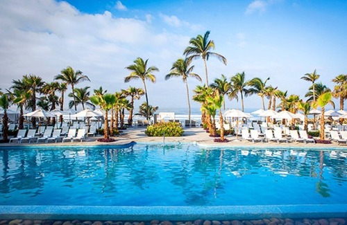 Granjas del Marques Apartamento | 2 Bdrm Suite w/ Kitchenette on the Beach in Acapulco