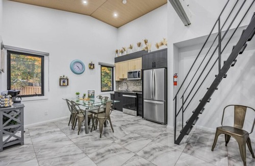 Penetanguishene Apartamento | 2 Bdrm Waterfront Retreat - Huge Beach!