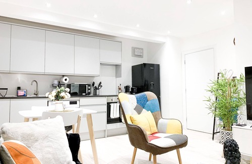 West Hendon Apartamento | 2 Bed 1 Bath Luxury Stay Apartment for family