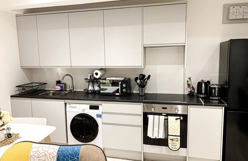 West Hendon Apartamento | 2 Bed 1 Bath Luxury Stay Apartment for family