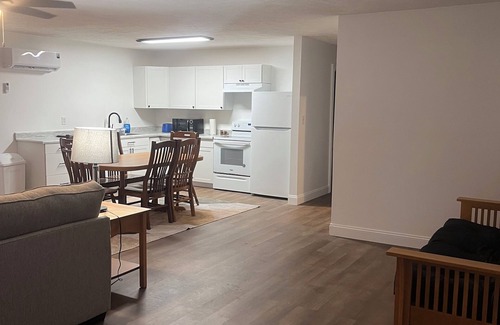 Mount Gay Apartamento | 2 bed 1 bath. sleeps 6 in Logan. Located near HMTS access points, dining, shops