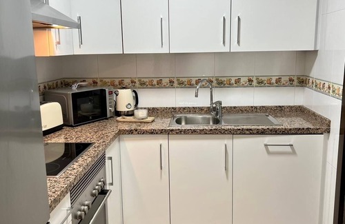 Manilva Apartamento | Apartamento de 2 dormitorios y 2 baños con balcón grande