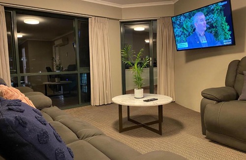 Canberra City Centre Apartamento | 2 Bed 2 Bath Apartment in Braddon, Canberra - Pool, Gym and Free Parking