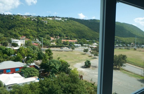 Eastwood Park Apartamento | 2 bed 2 bath apartment exactly across from the National Stadium/Arena