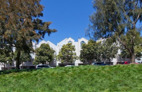 Fillmore District Apartamento | 2-bed/2-bath condo next to Jefferson Square Park, close to many city attractions