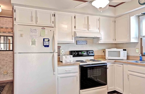 Frankford Condominio | 2 Bed/2 Bath Condo in Bethany Meadows Community, located 3 miles from Bethany Beach! Dog Friendly, Community Pool, WIFI and more!