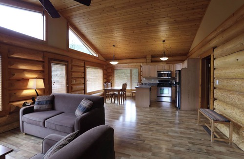 Clearwater Cabina | 2 Bed, 2 Bath Log Cabin in Wilderness Resort Near Wells Gray Provincial Park