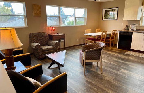 Woodstock Apartamento | ¡Apartamento tranquilo de 2 habitaciones / 2 baños cerca del parque!