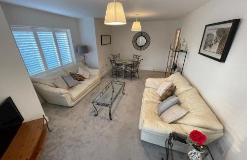 London Borough of Bromley Apartamento | 2 Bed 2 Bathroom Gated Apartment 1 Inc free Parking