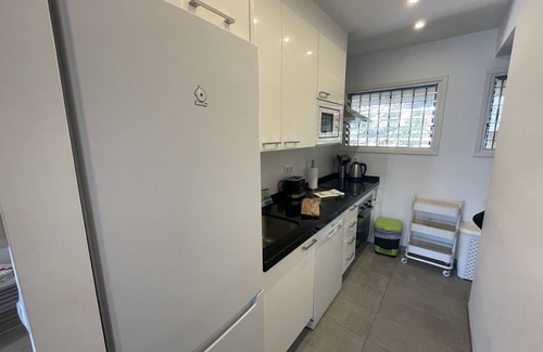 Almunecar Apartamento | Apartamento con 2 dormitios a lado de la playa con piscina comunitaria