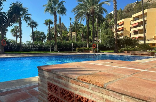 Almunecar Apartamento | Apartamento con 2 dormitios a lado de la playa con piscina comunitaria