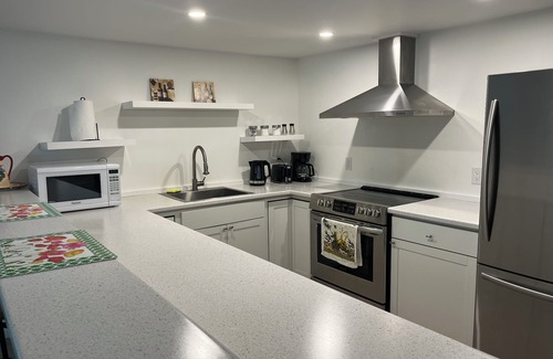 Wasaga Beach Apartamento | 2 Bed Apartment-300m to the private beach, 25 minutes to the Blue Mountain