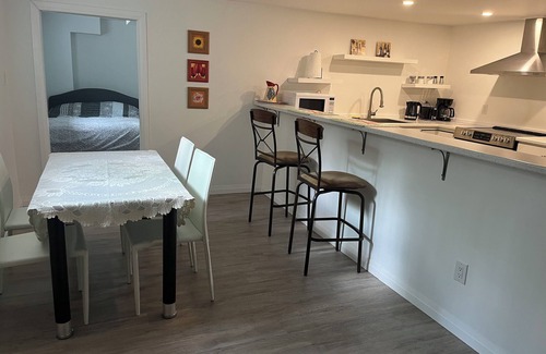 Wasaga Beach Apartamento | 2 Bed Apartment-300m to the private beach, 25 minutes to the Blue Mountain