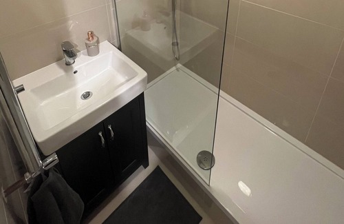 Prince's Casa | 2 Bed Apartment | Central London | Balcony | WIFI