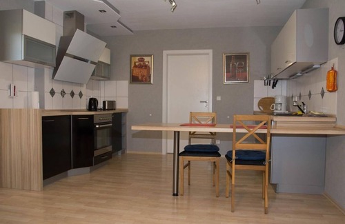 Minfeld Apartamento | Apartamento de 2 camas "Ferienwohnung Hofgarten" - Casa de huéspedes SOLANA