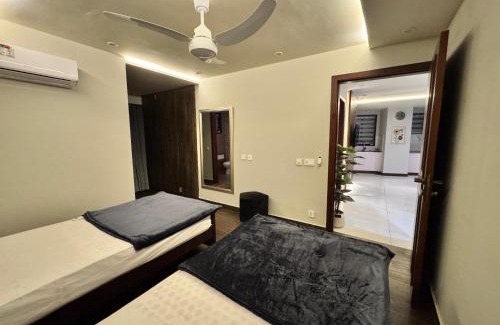 Lahore Apartamento | 2 Bed Apartment near Gulberg by Lux Haven Stays