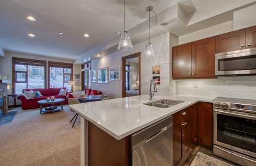Sun Peaks Condominio | 2 bed/bath ski-in, ski-out condo in Stone's Throw