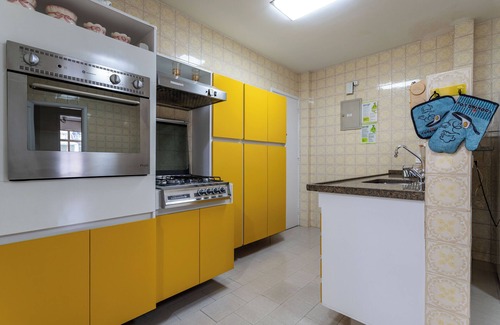 Copacabana Apartamento | 2 Bedrooms Home Office 1000ft From Subway 2000ft From Beach Copa901