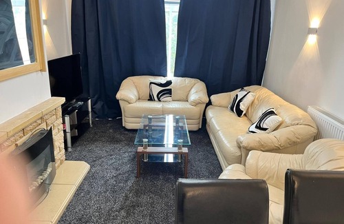 Hanham Casa | 2 Bed bungalow in Bristol