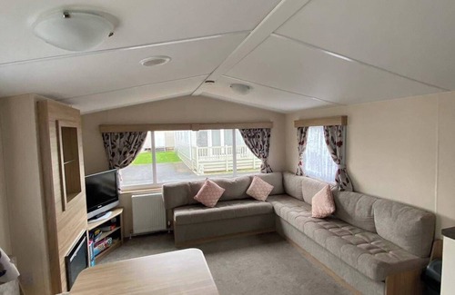 Rhyl Cabina | 2 bed caravan in rhyl , dog friendly, with wifi