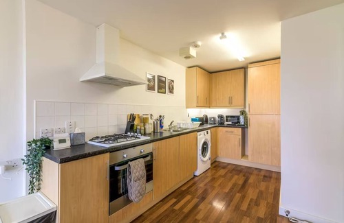 Custom House Apartamento | 2 Bed close to ExCeL London and Elizabeth Line with Wi-Fi
