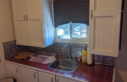 Wasaga Beach Cabaña | 2 Bed cottage in Wasaga Beach, steps from beach, minutes to Blue Mountain