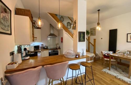 Tynemouth Casa | 2 Bed Cottage - Sleeps 4 - Wifi - Parking