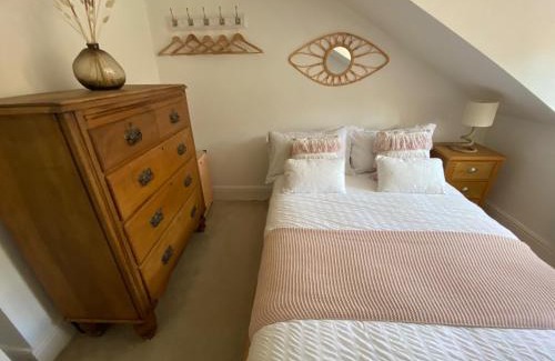 Tynemouth Casa | 2 Bed Cottage - Sleeps 4 - Wifi - Parking
