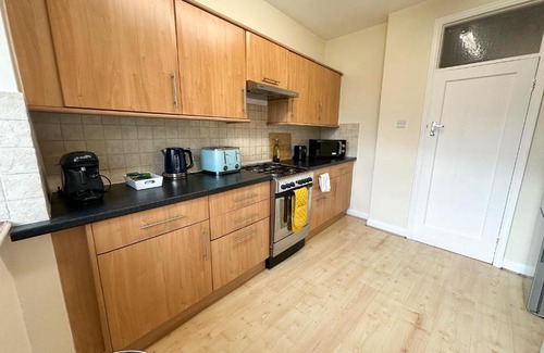 West Hendon Apartamento | 2 Bed Flat - short walk from Brent Cross Station