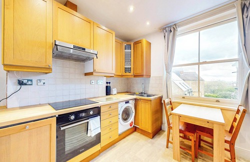 Wimbledon Park Apartamento | 2-Bed Flat | Steps to Wimbledon Park & Tube