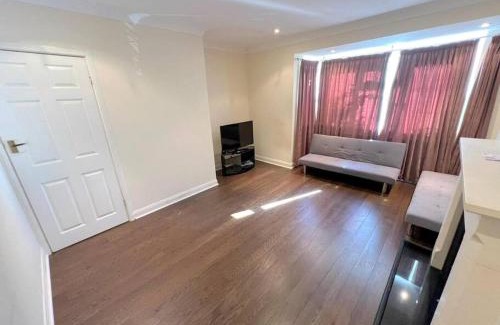 Wallington North Apartamento | 2-bed Flat - Wallington - 6min walk to station