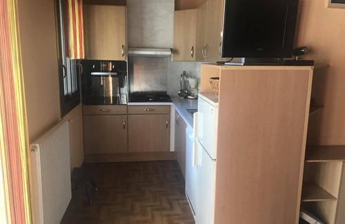Saint-Pierre-dels-Forcats Casa | 2-bedroom house with garage and garden.