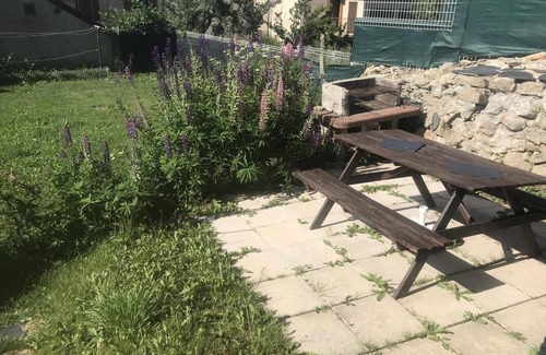 Saint-Pierre-dels-Forcats Casa | 2-bedroom house with garage and garden.