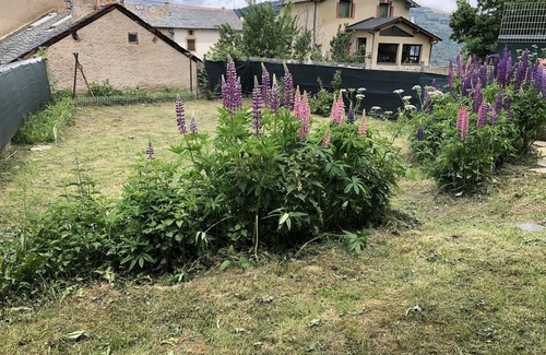 Saint-Pierre-dels-Forcats Casa | 2-bedroom house with garage and garden.