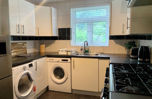 Stroud Green Apartamento | 2 Bed Ground Floor, Boho Chic Garden Flat with Parking