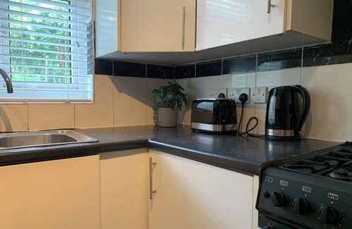 Stroud Green Apartamento | 2 Bed Ground Floor, Boho Chic Garden Flat with Parking