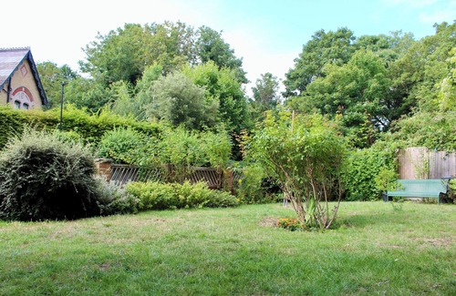 Stroud Green Apartamento | 2 Bed Ground Floor, Boho Chic Garden Flat with Parking