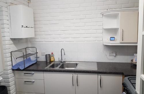 Bolton Casa | 2 Bed House - Sleeps 4 - Pets - Garden - Parking