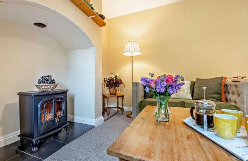 Alford Casa | 2 Bed in Alford 92252