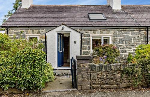 Bangor Casa | 2 Bed in Bethesda 66276