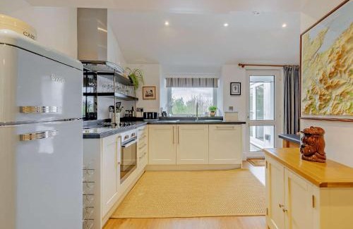 Bangor Casa | 2 Bed in Bethesda 66276