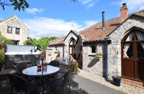 Stawell Casa | 2 Bed in Glastonbury THEOL