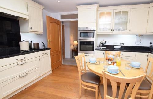 Pembroke Casa | 2 Bed in Pembroke 47640