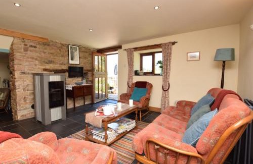Combs Casa | 2 Bed in Whaley Bridge PK741